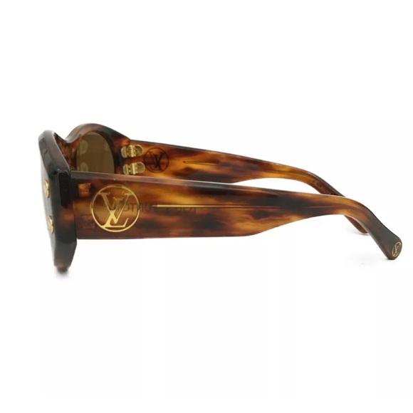 Authentic Louis Vuitton LV Sunglasses Small no scratch in very good condition. 💝 - Picture 2 of 7